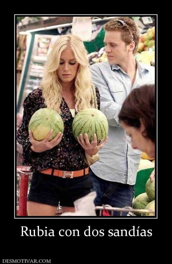 Rubia con dos sandías