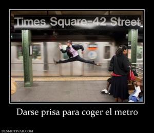 Darse prisa para coger el metro