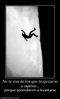 No te rías de los que tropezaron y cayeron... porque aprendieron a levantarse
