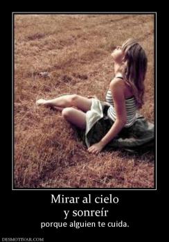 Mirar al cielo  y sonreír  porque alguien te cuida.