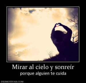 Mirar al cielo y sonreír porque alguien te cuida