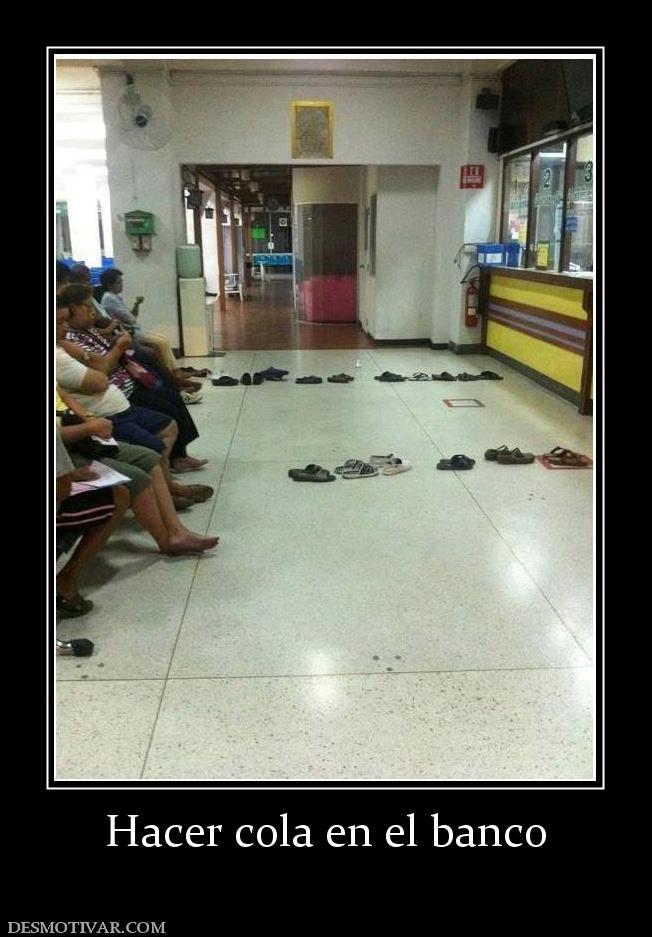 Hacer cola en el banco