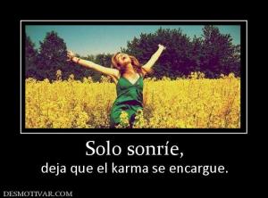 Solo sonríe, deja que el karma se encargue.