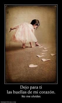 Dejo para ti las huellas de mi corazón. No me olvides