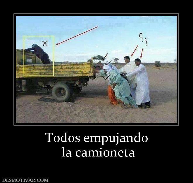 Todos empujando  la camioneta
