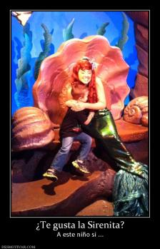 ¿Te gusta la Sirenita? A este niño si ...