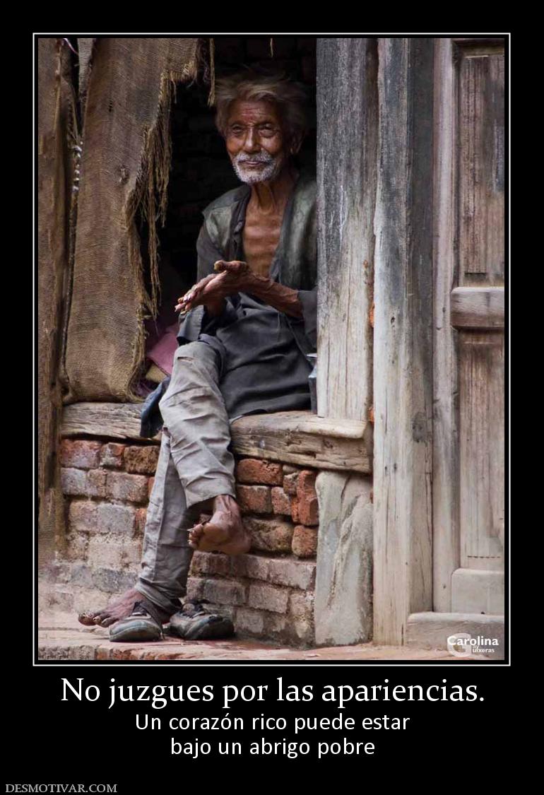 No juzgues por las apariencias. Un corazón rico puede estar bajo un abrigo pobre