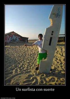 Un surfista con suerte