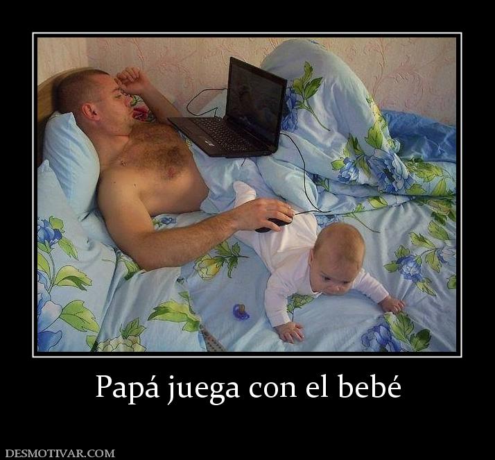 Papá juega con el bebé