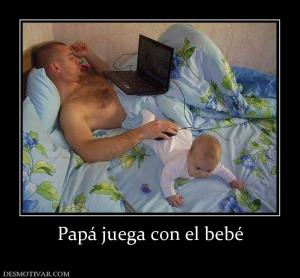 Papá juega con el bebé
