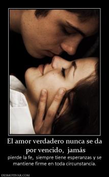 El amor verdadero nunca se da  por vencido,  jamás  pierde la fe,  siempre tiene esperanzas y se mantiene firme en toda circunstancia.