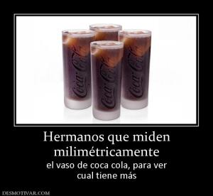 Hermanos que miden milimétricamente  el vaso de coca cola, para ver cual tiene más