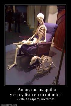 - Amor, me maquillo  y estoy lista en 10 minutos.  - Vale, te espero, no tardes