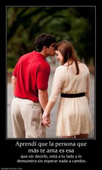 Aprendí que la persona que más te ama es esa que sin decirlo, está a tu lado y lo  demuestra sin esperar nada a cambio.