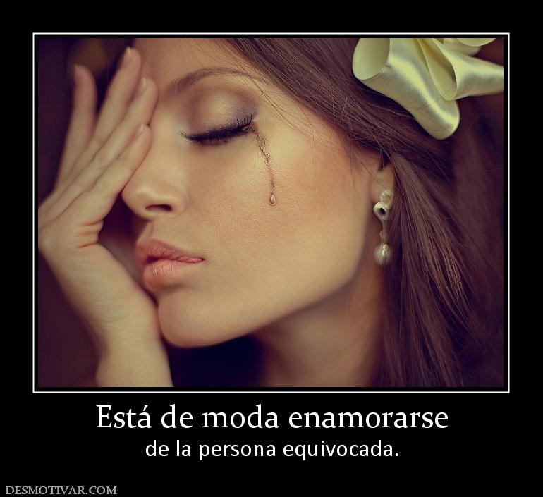 Está de moda enamorarse de la persona equivocada.