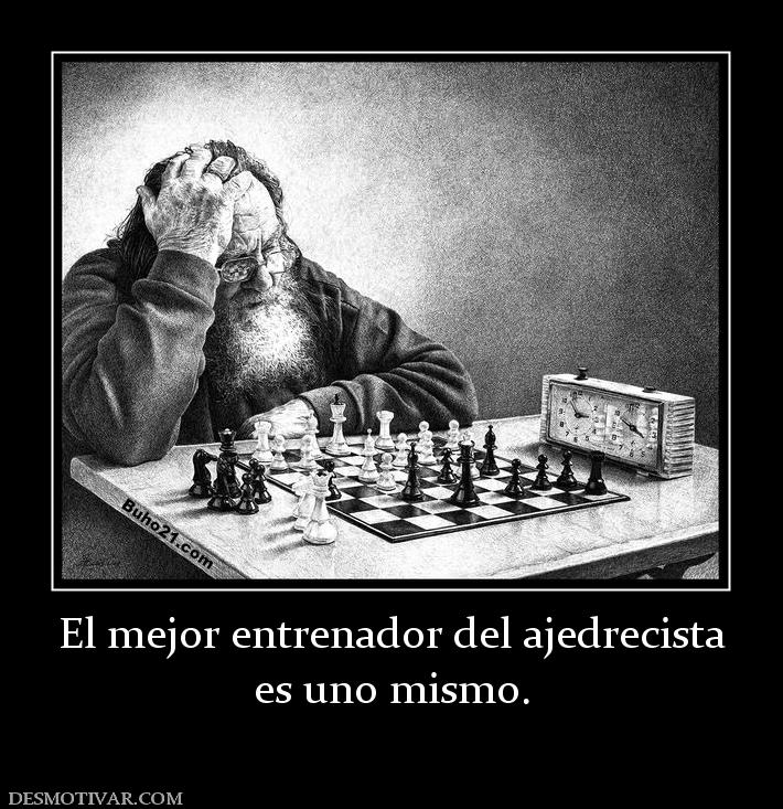 El mejor entrenador del ajedrecista es uno mismo.