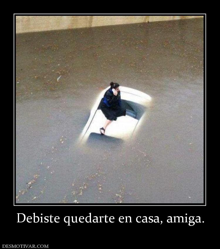 Debiste quedarte en casa, amiga.