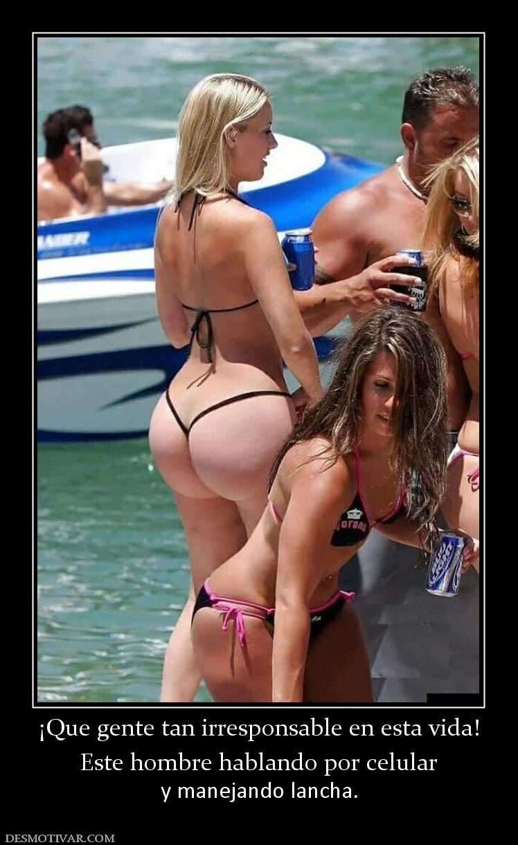 ¡Que gente tan irresponsable en esta v Este hombre hablando por celular  y manejando lancha.