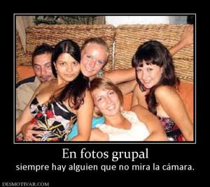 En fotos grupal siempre hay alguien que no mira la cámara.
