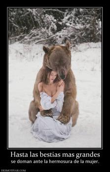 Hasta las bestias mas grandes se doman ante la hermosura de la mujer.