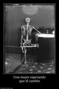 Una mujer esperando que él cambie
