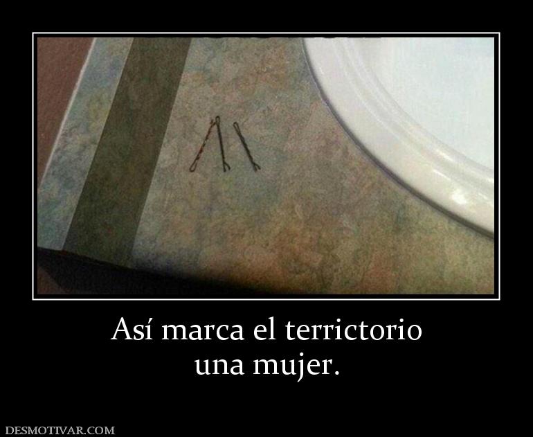 Así marca el terrictorio una mujer.