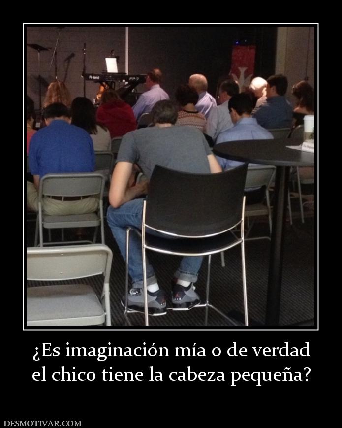 ¿Es imaginación mía o de verdad el chico tiene la cabeza pequeña?