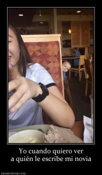 Yo cuando quiero ver a quién le escribe mi novia