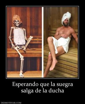 Esperando que la suegra salga de la ducha
