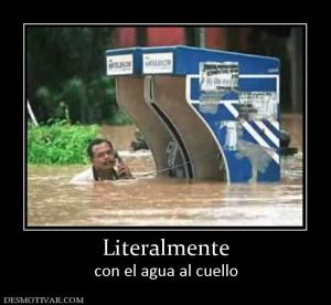 Literalmente con el agua al cuello