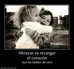 Abrazar es recargar el corazón  con los latidos de otro
