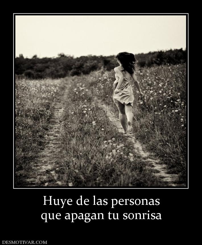Huye de las personas que apagan tu sonrisa