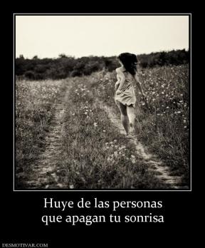 Huye de las personas que apagan tu sonrisa