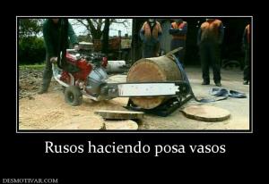 Rusos haciendo posa vasos