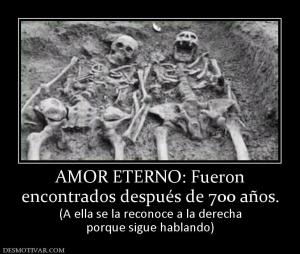 AMOR ETERNO: Fueron encontrados después de 700 años. (A ella se la reconoce a la derecha porque sigue hablando)