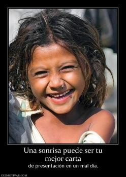 Una sonrisa puede ser tu mejor carta de presentación en un mal día.