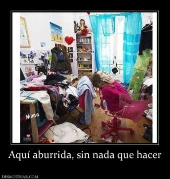 Aquí aburrida, sin nada que hacer