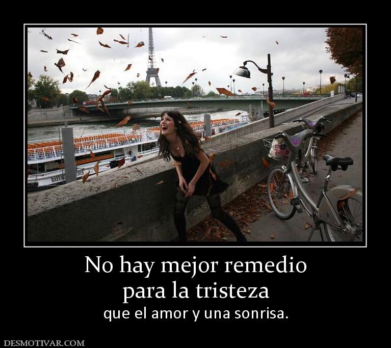 No hay mejor remedio para la tristeza que el amor y una sonrisa.