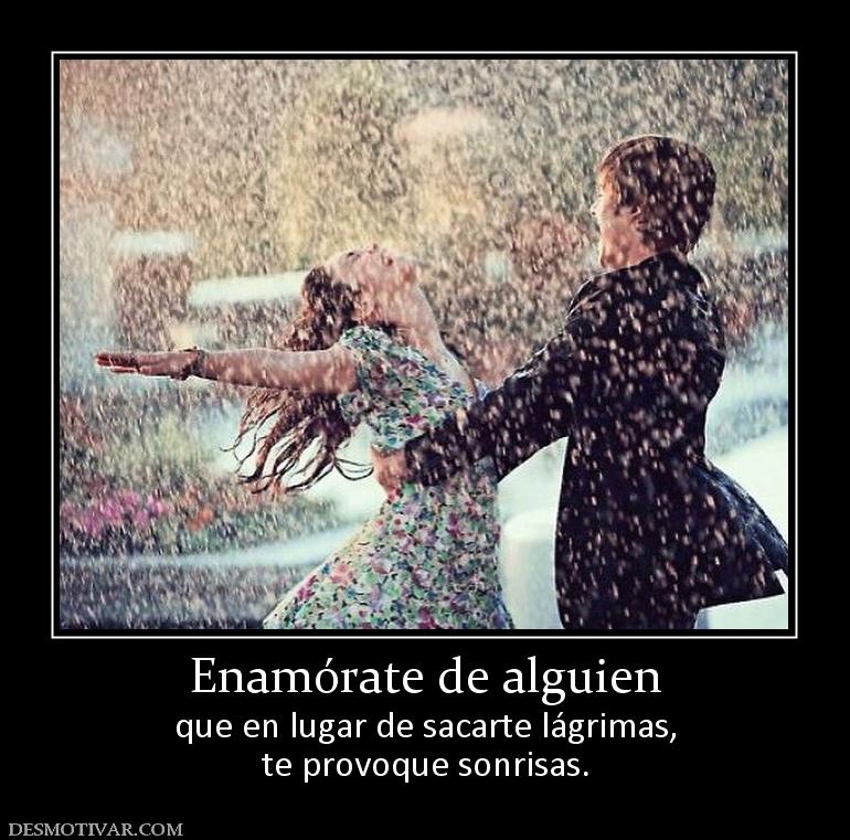 Enamórate de alguien que en lugar de sacarte lágrimas, te provoque sonrisas.