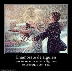 Enamórate de alguien que en lugar de sacarte lágrimas, te provoque sonrisas.