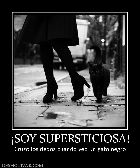 ¡SOY SUPERSTICIOSA! Cruzo los dedos cuando veo un gato negro