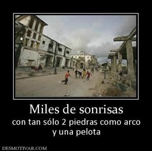 Miles de sonrisas con tan sólo 2 piedras como arco y una pelota