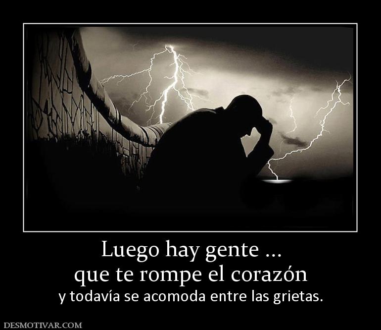 Luego hay gente ... que te rompe el corazón y todavía se acomoda entre las grietas.