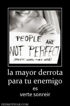 la mayor derrota para tu enemigo es verte sonreir