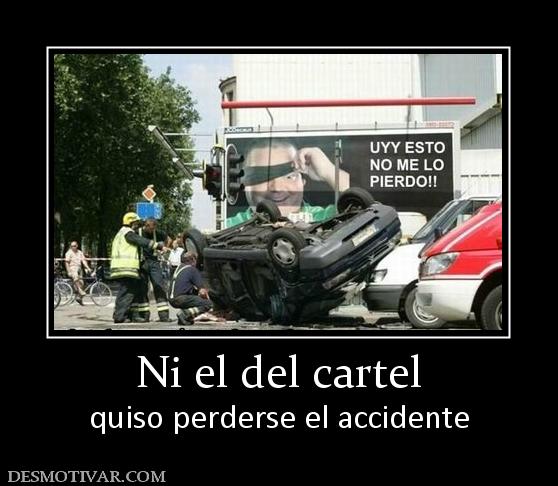 Ni el del cartel quiso perderse el accidente