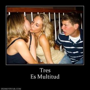 Tres Es Multitud