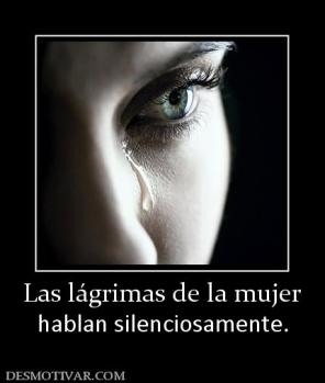 Las lágrimas de la mujer hablan silenciosamente.