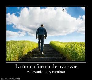 La única forma de avanzar es levantarse y caminar