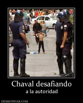 Chaval desafiando a la autoridad