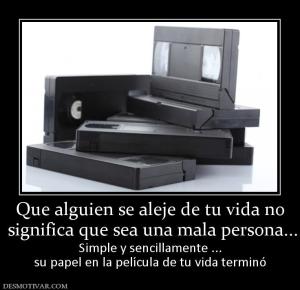Que alguien se aleje de tu vida no  significa que sea una mala persona... Simple y sencillamente ... su papel en la película de tu vida terminó